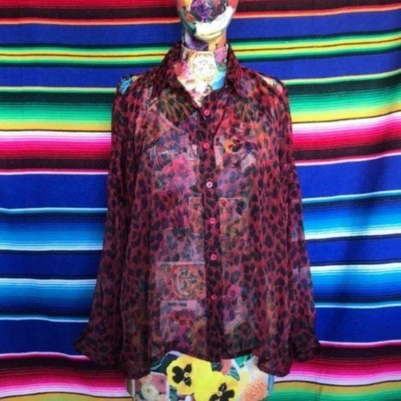 COPY – SALE UNIF The Shoulder Peek Button Up Leop… - Picture 4 of 8